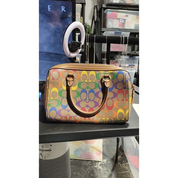 Coach Limited Addition - Picture 4 of 8